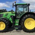 John Deere 6215R