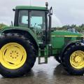 John Deere 6910