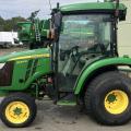 John Deere 3046R