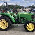 John Deere 5055E