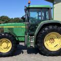 John Deere 6910
