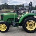 John Deere 5055E