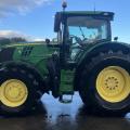 John Deere 6215R
