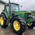 John Deere 6910