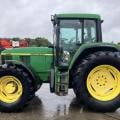 John Deere 6910