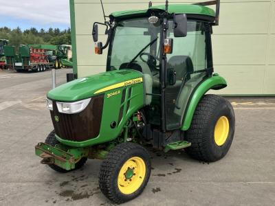 John Deere 3046R