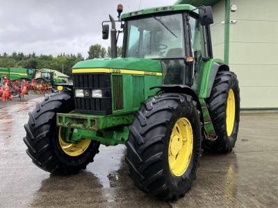 John Deere 6910