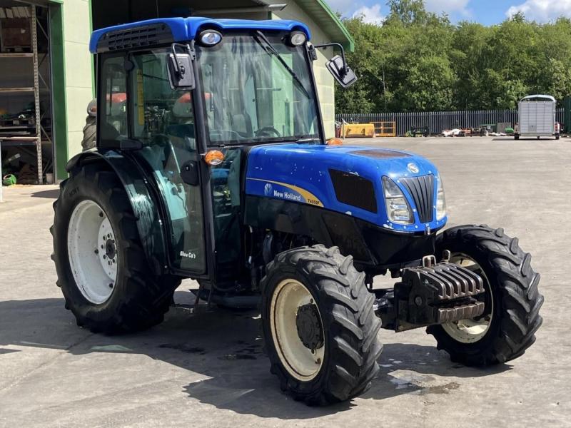 New Holland T4050F