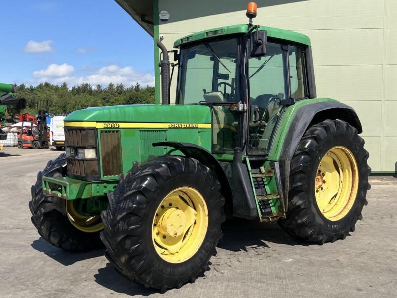 John Deere 6910