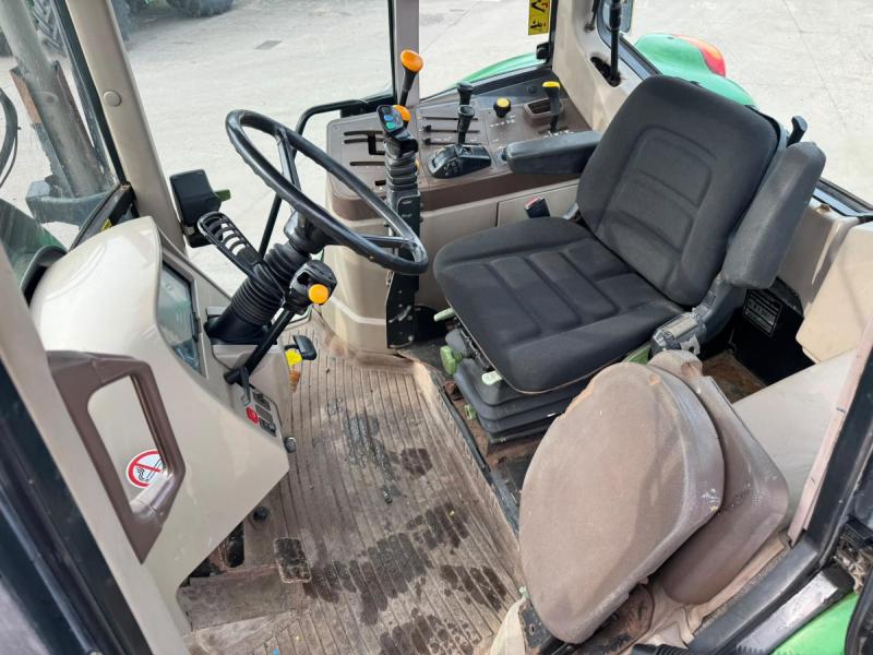 John Deere 6220