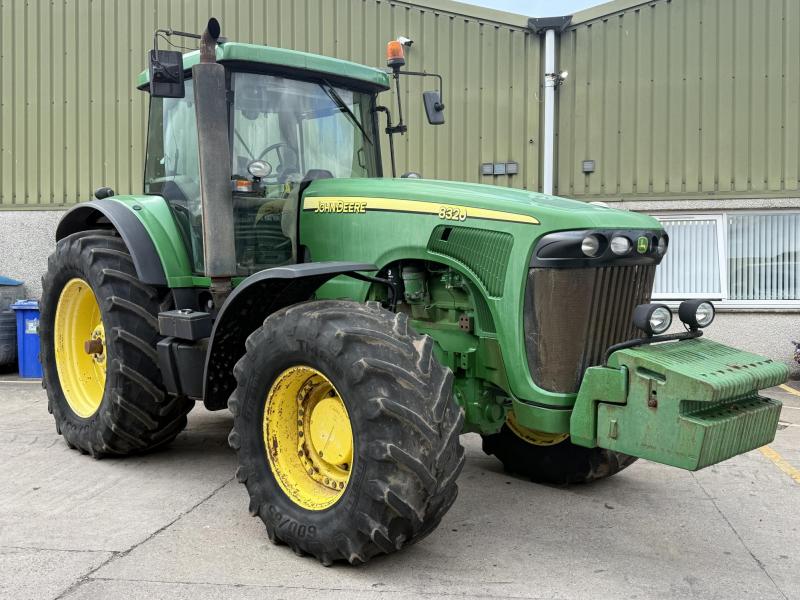 John Deere 8320