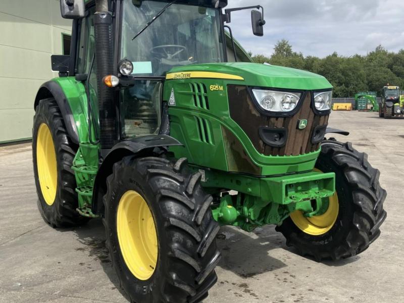 John Deere 6125M