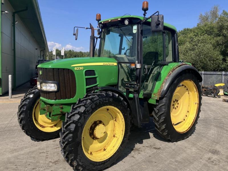 John Deere 6230